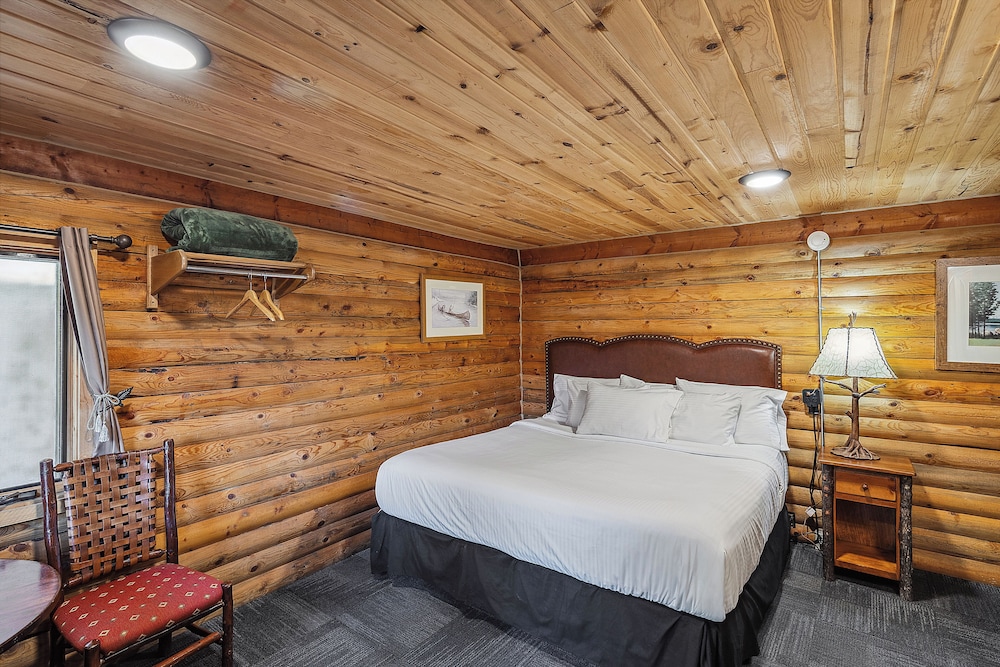 Classic Cabin, 1 King Bed, Mountainside photo 1