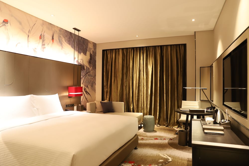 Deluxe King Room photo 1