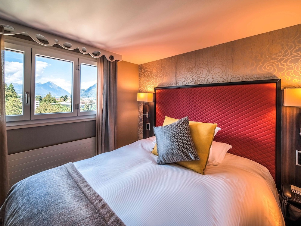 Historic, customized rooms in Baroque style with A/C, no balcony