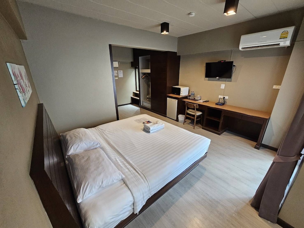 Superior King Bed