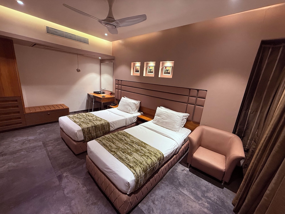 Deluxe Twin Room, City View photo 1