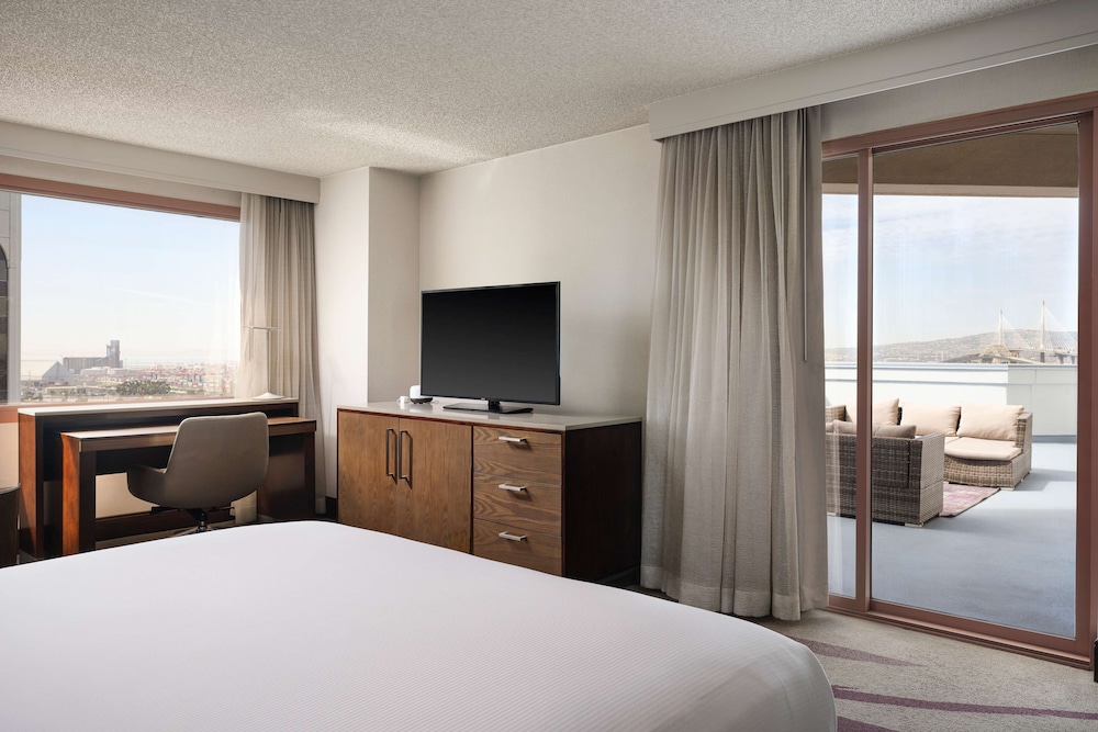Room, 1 King Bed, Balcony - Photo 5