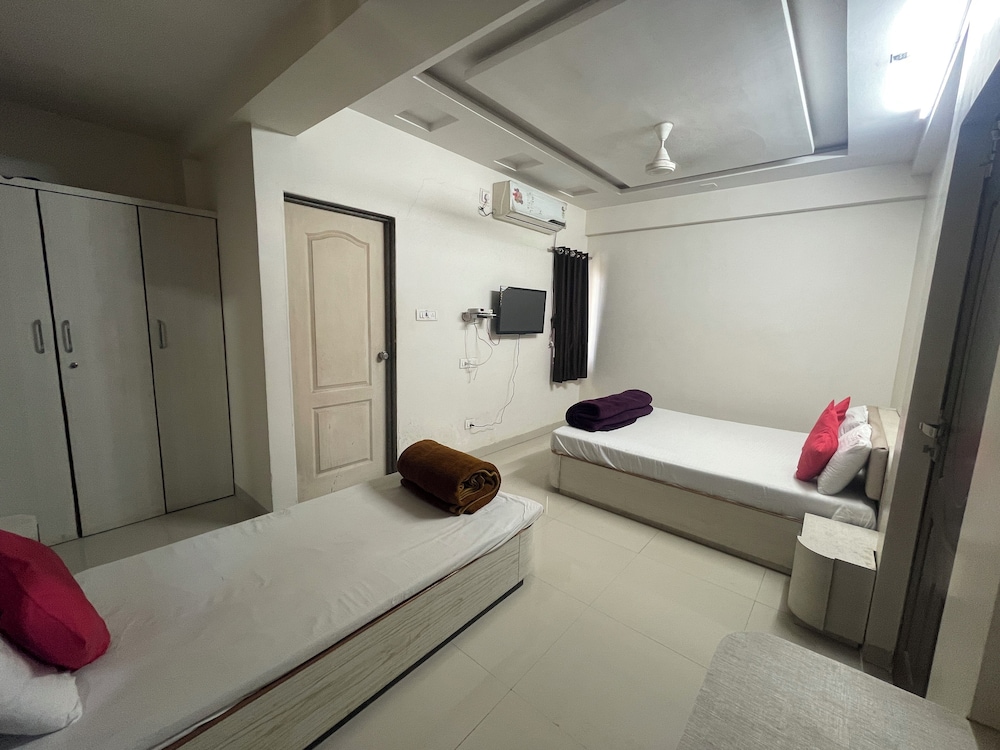 Deluxe Quadruple Room, City View photo 1