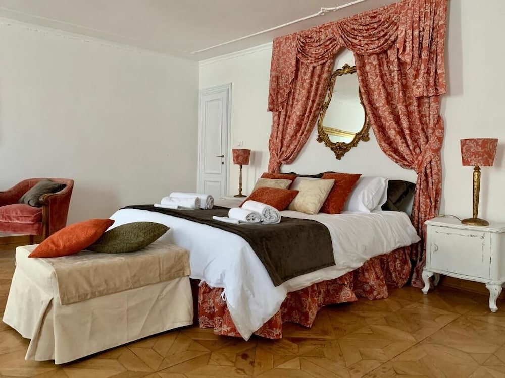 Deluxe Studio Suite, Canal View photo 1