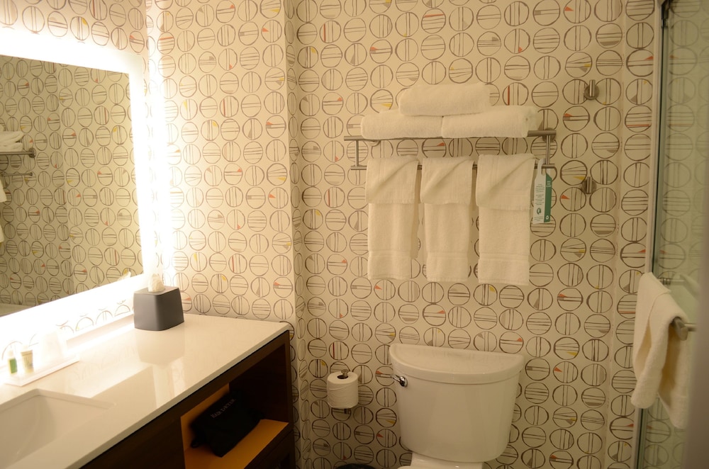 Premium Room, Multiple Beds - Photo 15
