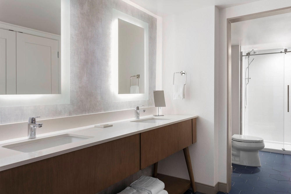 Suite, Multiple Beds, Balcony - Photo 9
