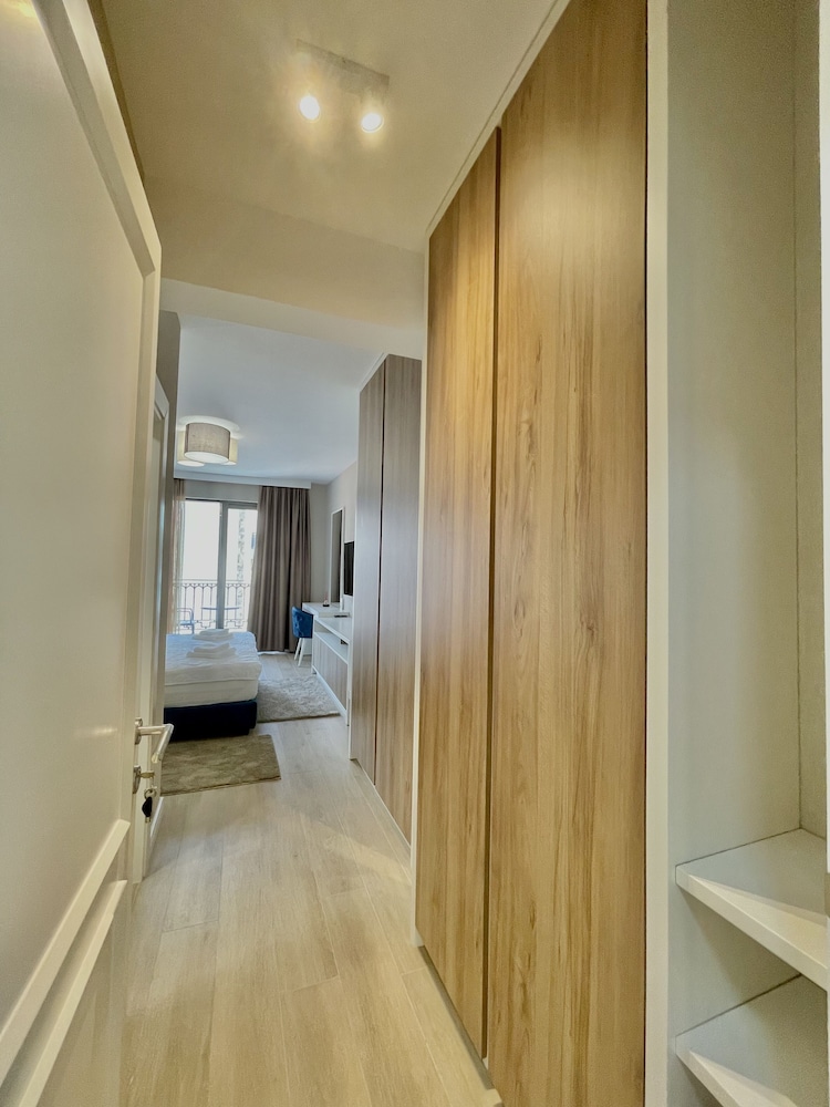Basic Double or Twin Room - Photo 9