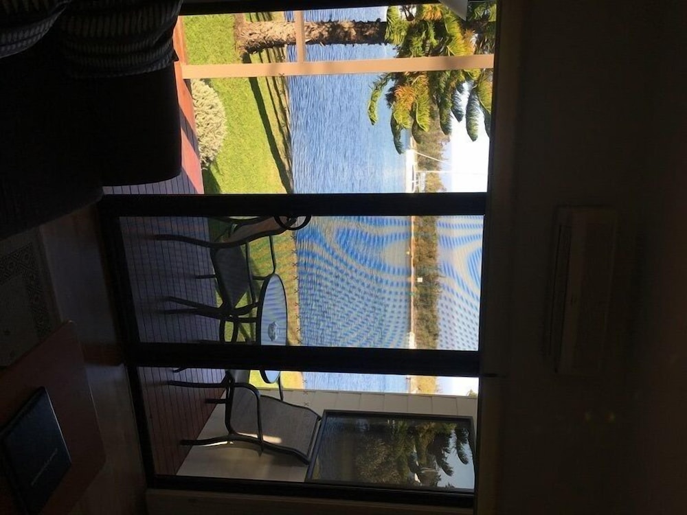 One Bedroom Waterfront with Spa Bath photo 2