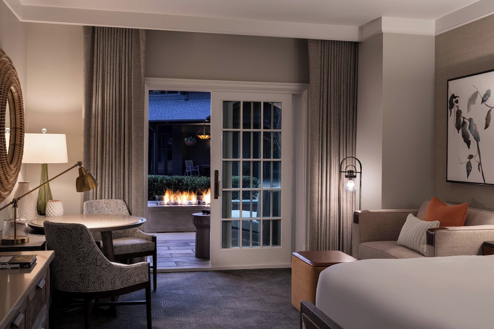 Room, 1 King Bed, Resort View (Fireside)