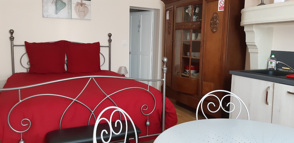 Romantic Studio (Roses) photo 1