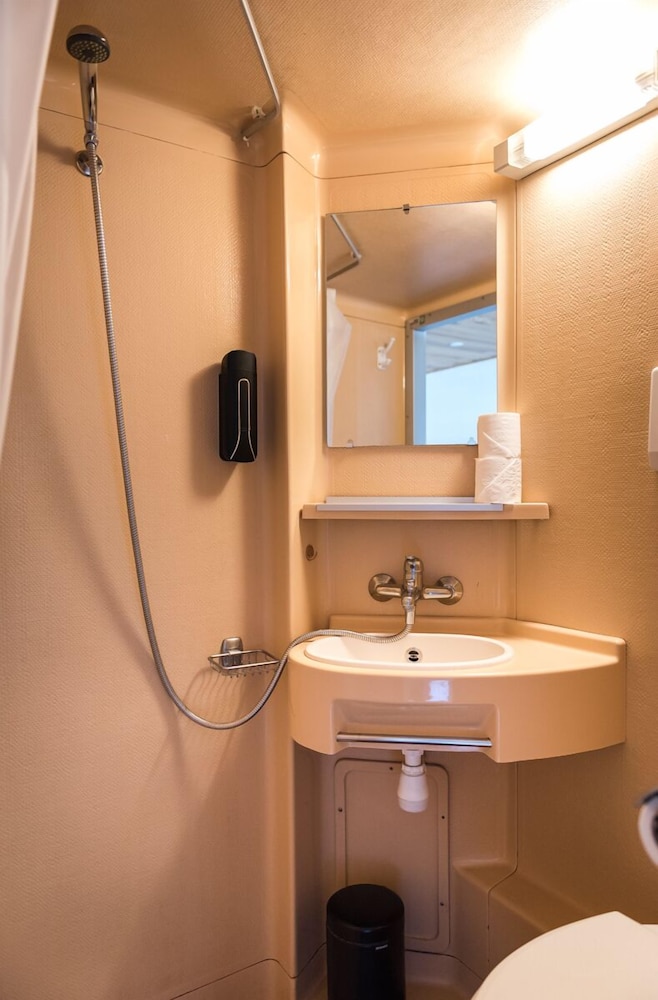 Basic Single Room photo 3