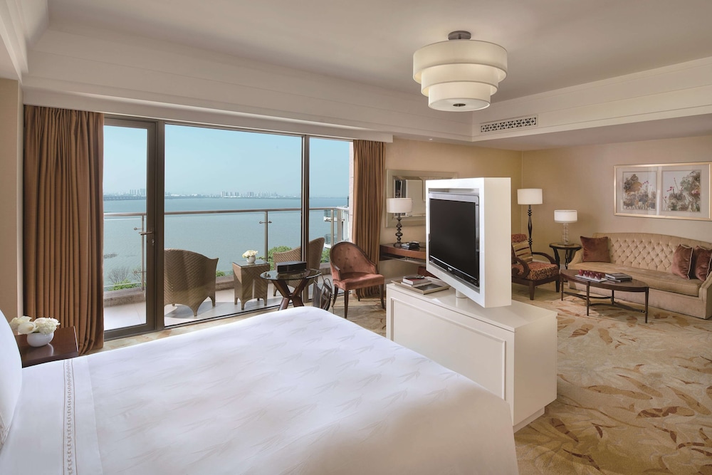 Deluxe Suite, Multiple Beds