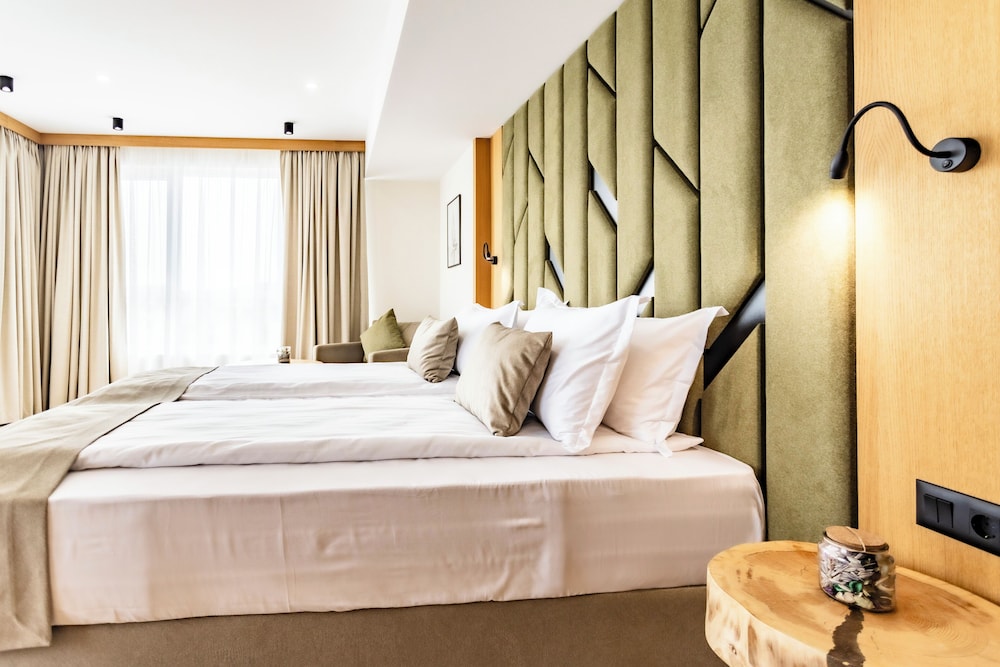 Deluxe Double Room, Balcony, Beach View photo 1