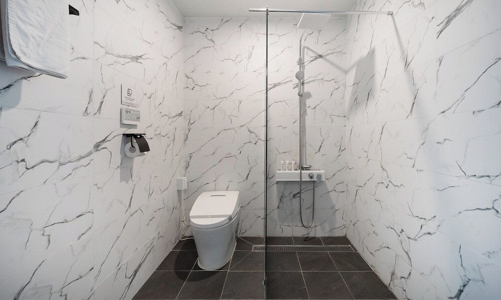 Suite - Photo 9