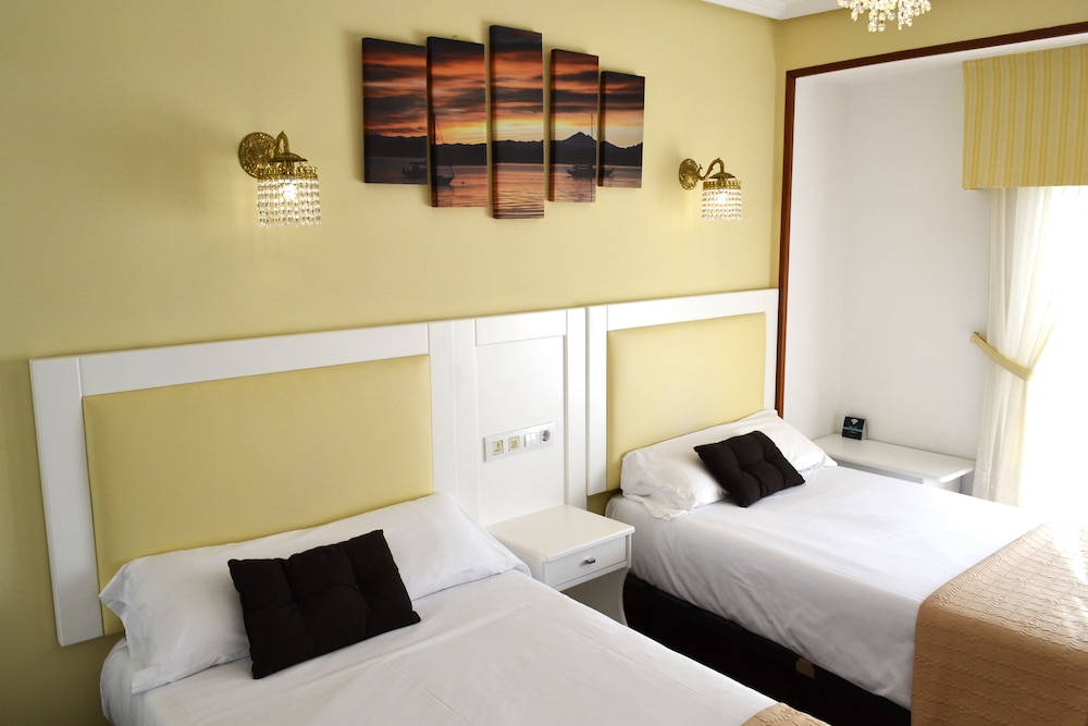 Superior Double Room, Partial Sea View - Photo 2