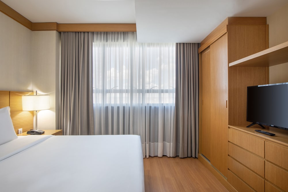Standard Room (Queen)