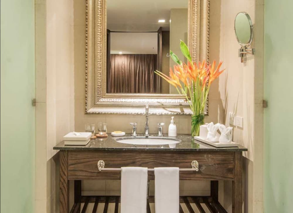 Premium Deluxe Room - Photo 6