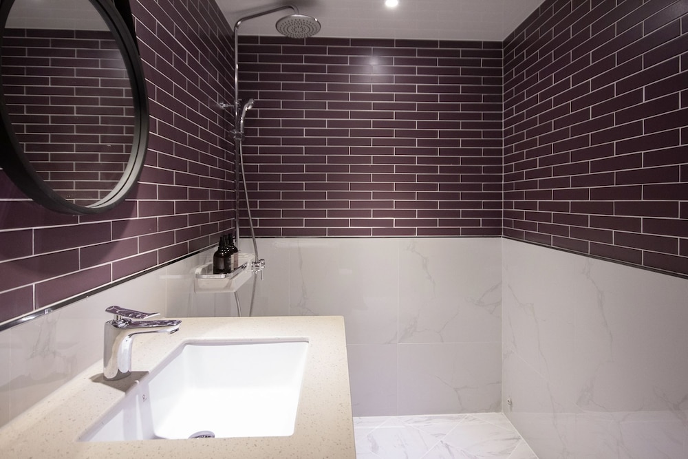 Standard Double Room - Photo 8