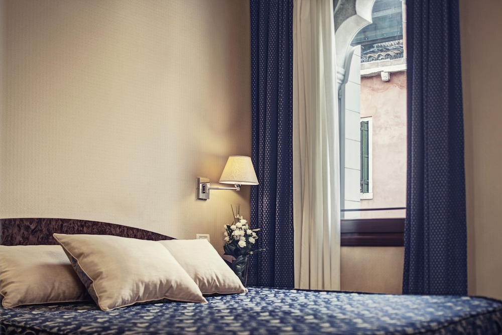 Standard Double or Twin Room photo 2