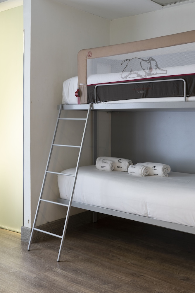Quadruple Room - Photo 7