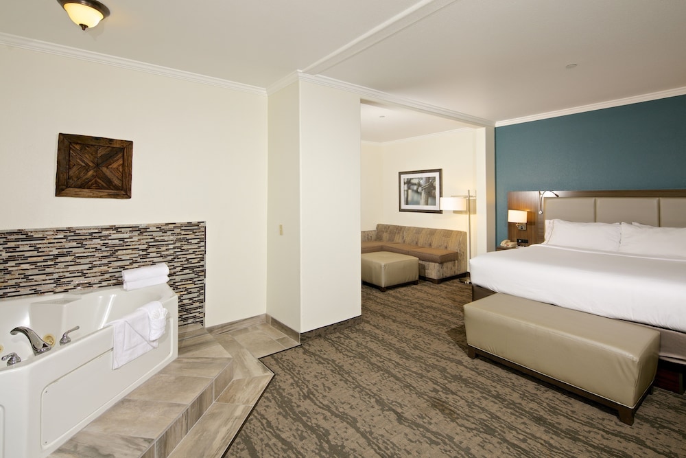 Suite, 1 King Bed, Jetted Tub photo 2