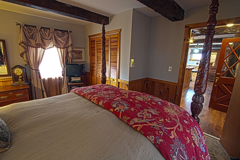 Exclusive Suite, Multiple Beds, Balcony, River View photo 3