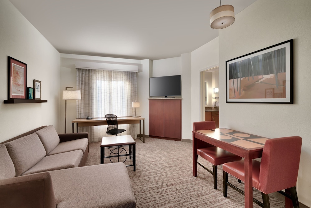 Suite, 1 Bedroom - Photo 1