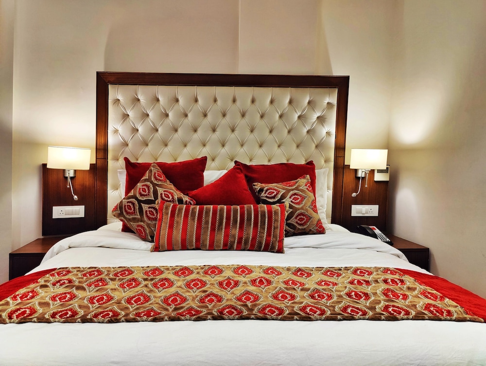 Royale Suite - Photo 8