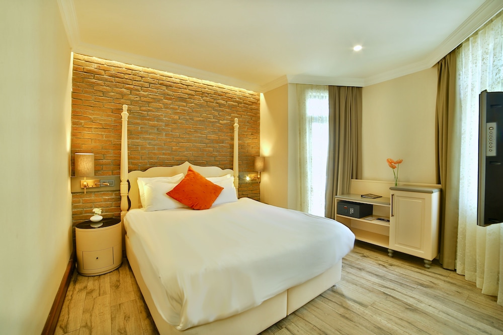 Grand Suite, Balcony, City View photo 2