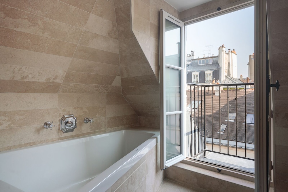 Top Floor Deluxe Double or Twin Room with balcony photo 3