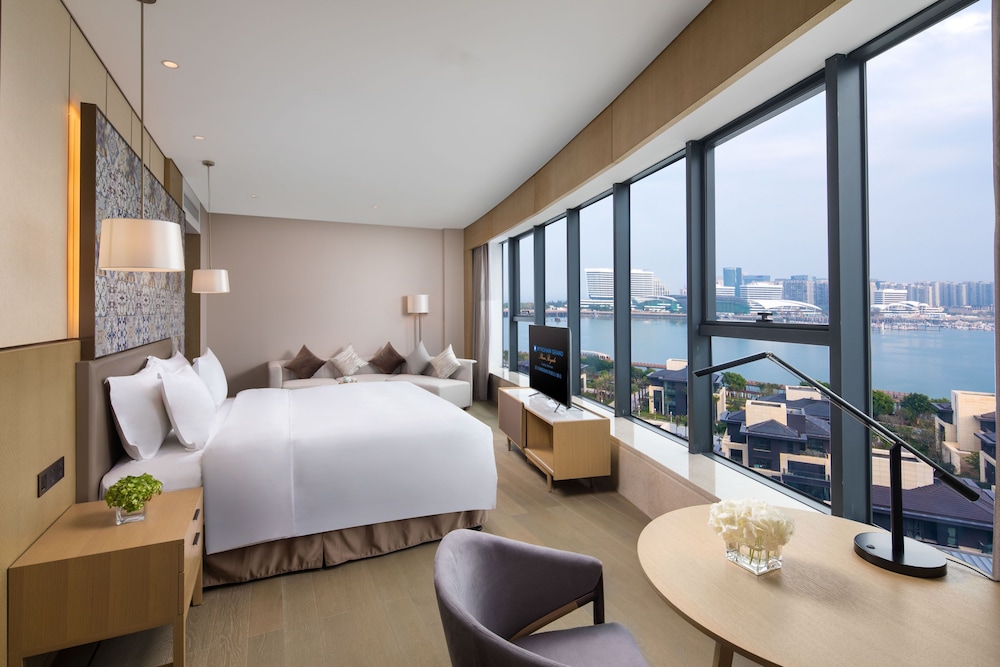 Premium Apartment, 1 King Bed, Non Smoking, Sea View photo 3