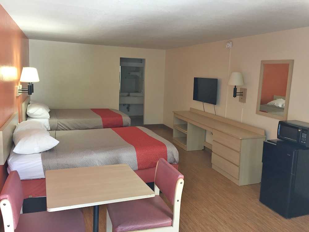 Standard Room, 2 Double Beds, Non Smoking photo 2