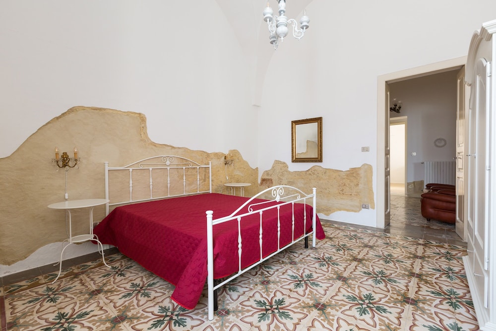 Basic House, 2 Bedrooms photo 1