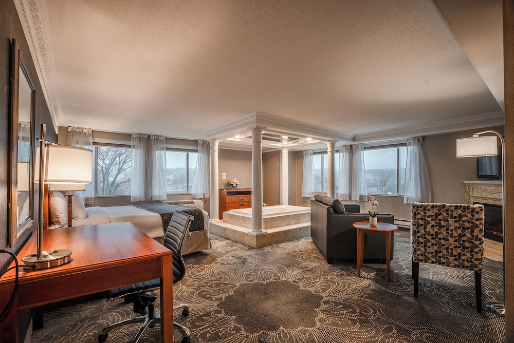 Luxury King Suite with Jetted Tub photo 1