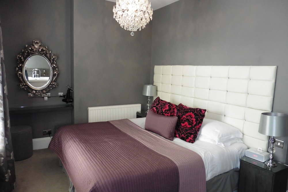 Junior Suite, Ensuite photo 3