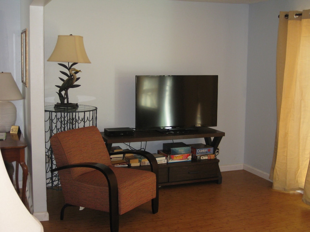 House, 3 Bedrooms, Corner photo 3