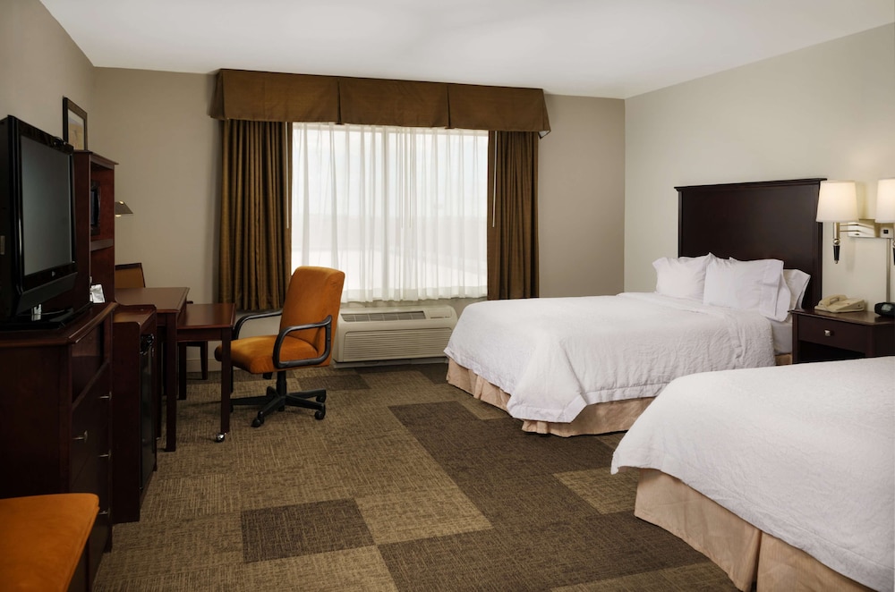 Room, 2 Queen Beds, Accessible, Bathtub - Photo 1