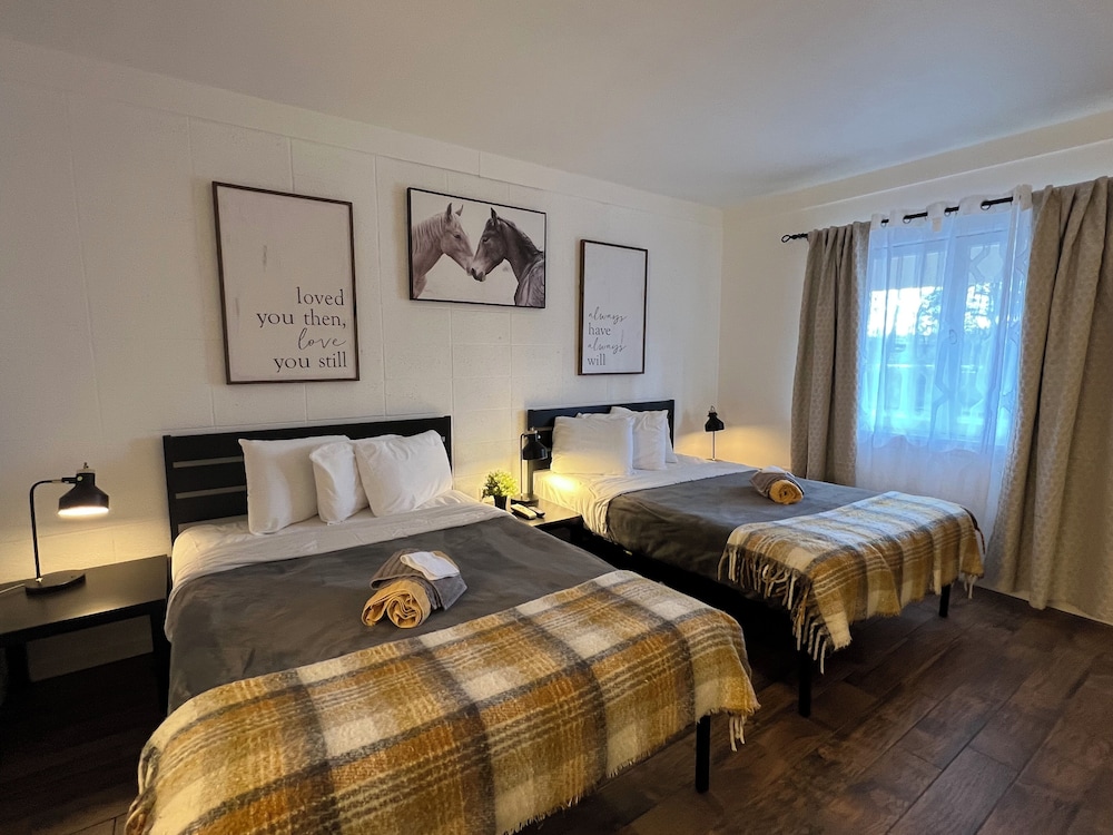 Comfort Room, 2 Double Beds, Non Smoking, Refrigerator & Microwave