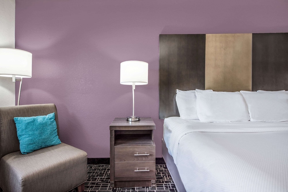 Room, 2 Queen Beds, Accessible, Non Smoking (Mobility Accessible) - Photo 3