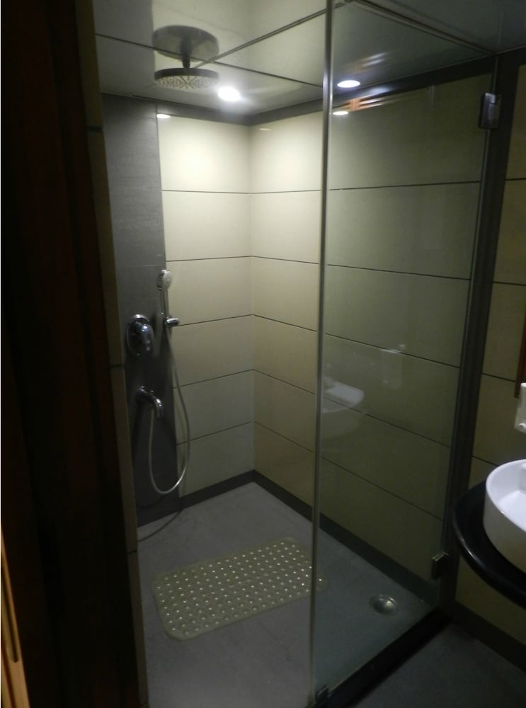 Deluxe Room - Photo 11