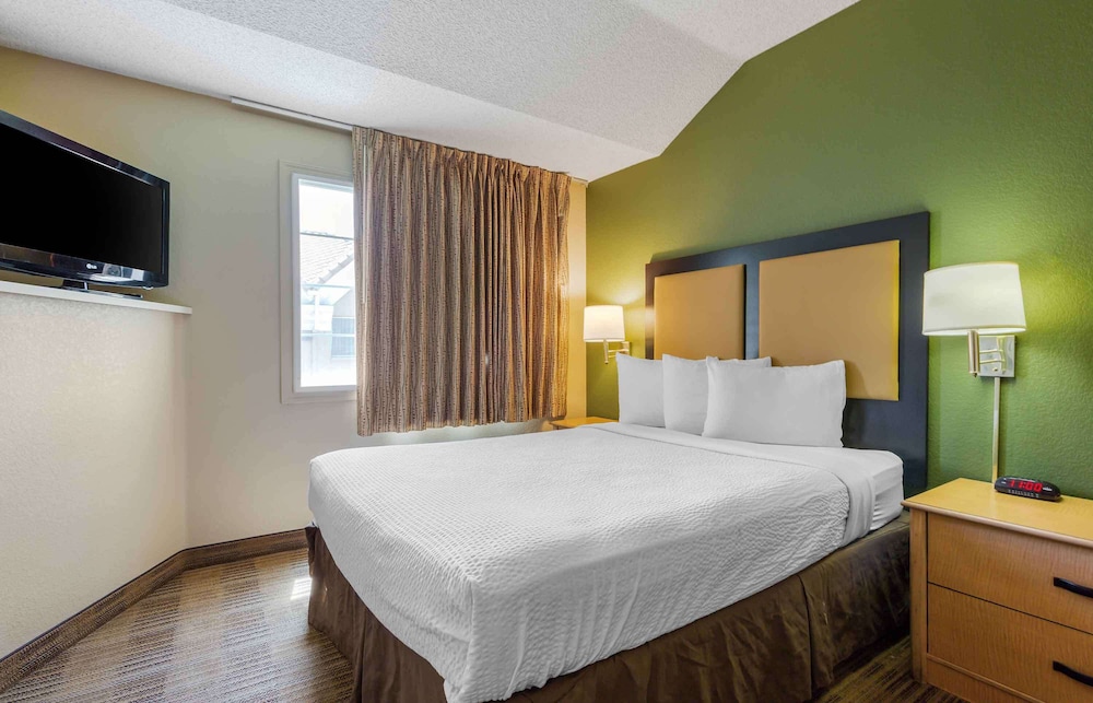 Suite, 1 Queen Bed with Sofa bed, Non Smoking - Photo 3