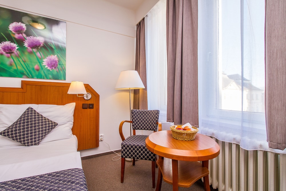 Standard Double or Twin Room - Photo 3