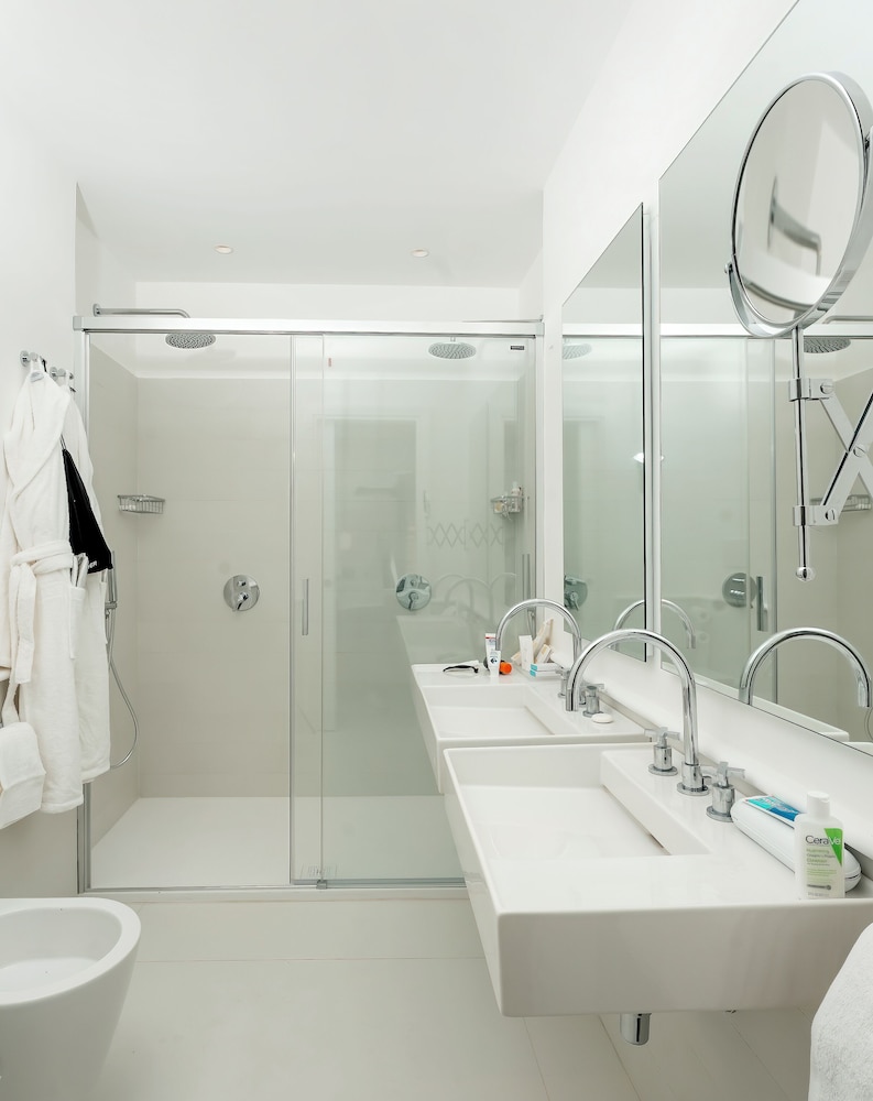 Family Suite - Photo 9