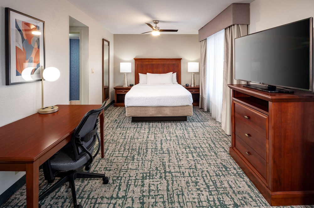 Studio, 1 King Bed, Accessible (Mobility & Hearing, Roll-in Shower) - Photo 1