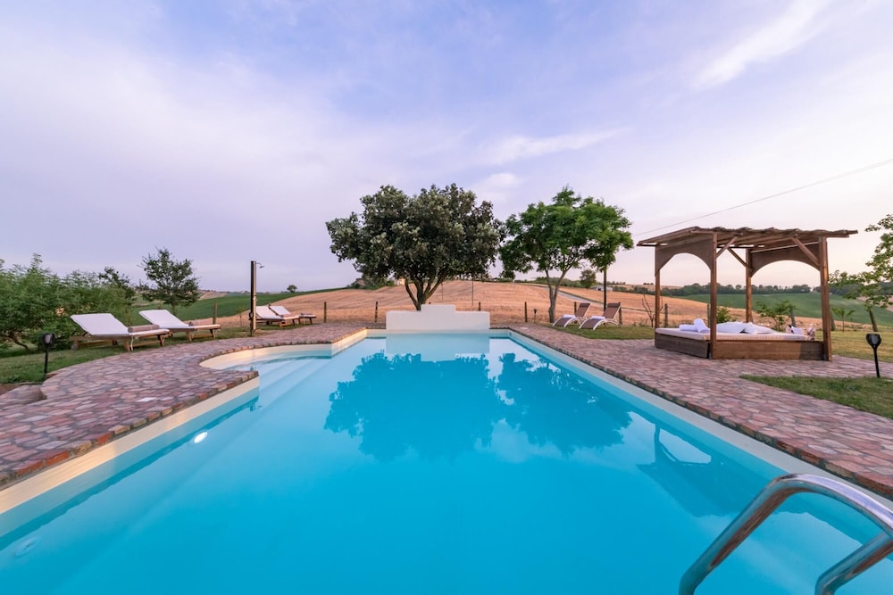 Villa photo 2