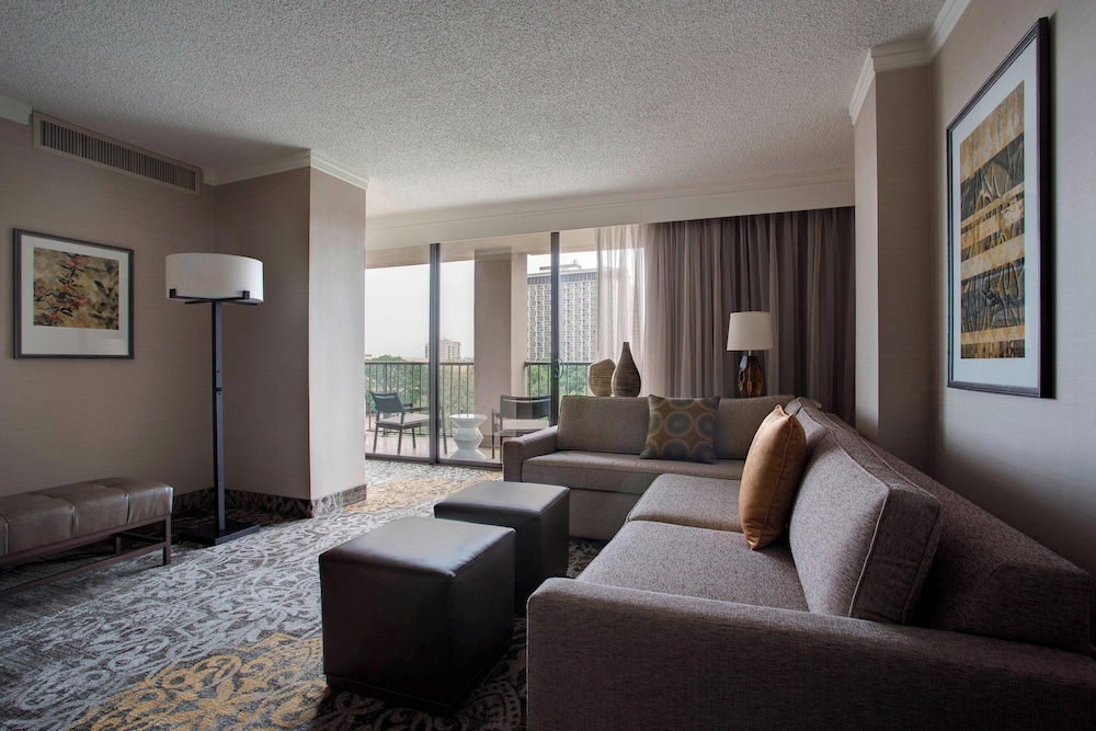 Room, 1 King Bed, Balcony (View) - Photo 7