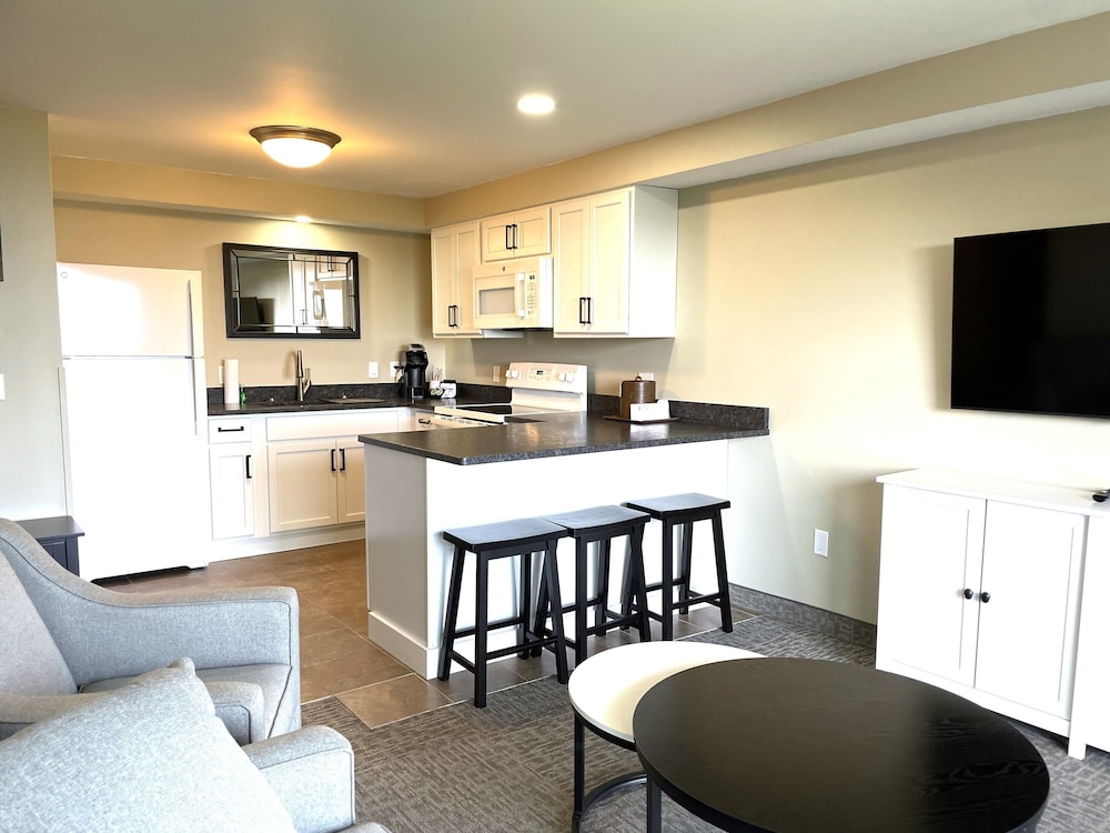 Premier Suite, 1 King Bed with Sofa Bed, Balcony, Ocean View (4th Floor NON-PET)
