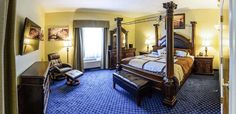 Honeymoon Suite, 1 King Bed, Non Smoking photo 1