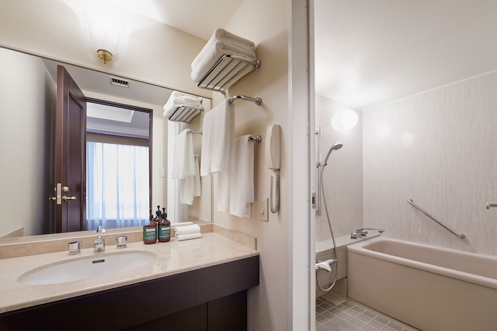 Standard Room, Multiple Beds (High Floor) - Photo 5