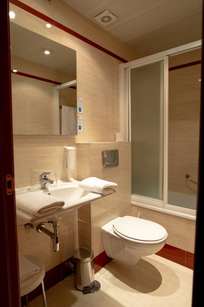 Triple Room - Photo 7